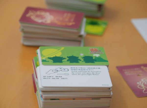 股票配资交流 上海警方破获迪士尼“早享卡”诈骗案